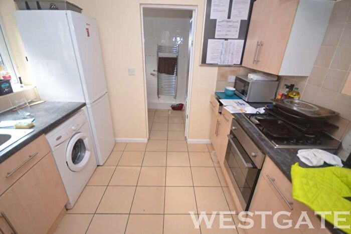 6 Bedroom Terraced House To Rent In Blenheim Road, Reading, RG1