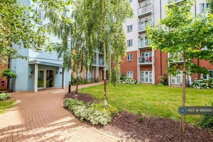 2 Bedroom Flat To Rent In Foundry Court, Slough, SL2