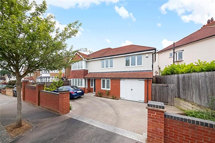 4 Bedroom Detached House For Sale In Bennetts Avenue, Croydon, CR0