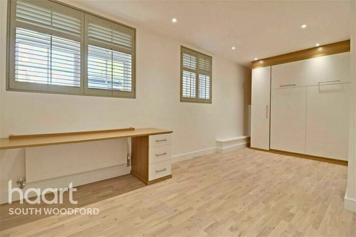 Flat To Rent In Glebelands Court, South Woodford, E18
