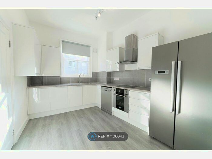 4 Bedroom Flat To Rent In Globe Road, London, E2