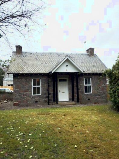 2 Bedroom Cottage To Rent In Gardeners Cottage, AB15