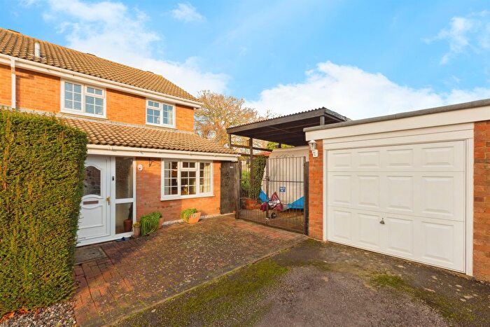 3 Bedroom Semi Detached House For Sale In Jupiter Drive, Leighton Buzzard, LU7