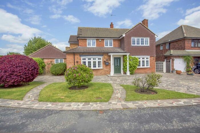 4 Bedroom Detached House To Rent In Chichester Avenue, Ruislip, HA4