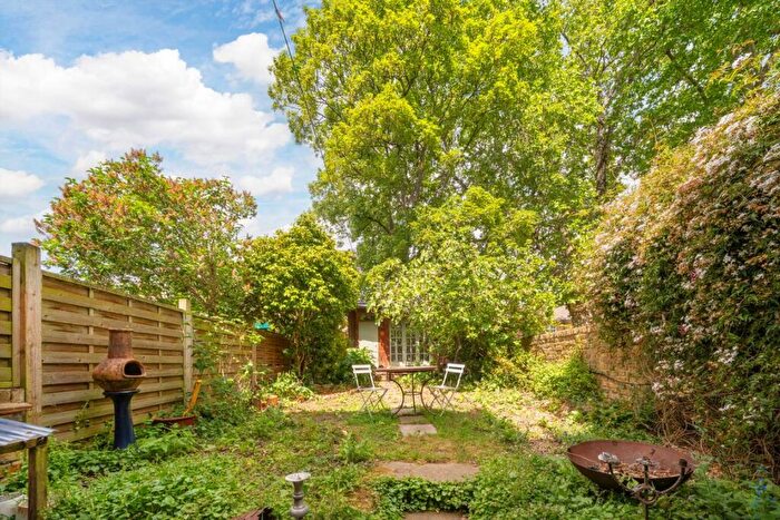 3 Bedroom Flat For Sale In Moulins Road, Homerton, E9 - Photo 8