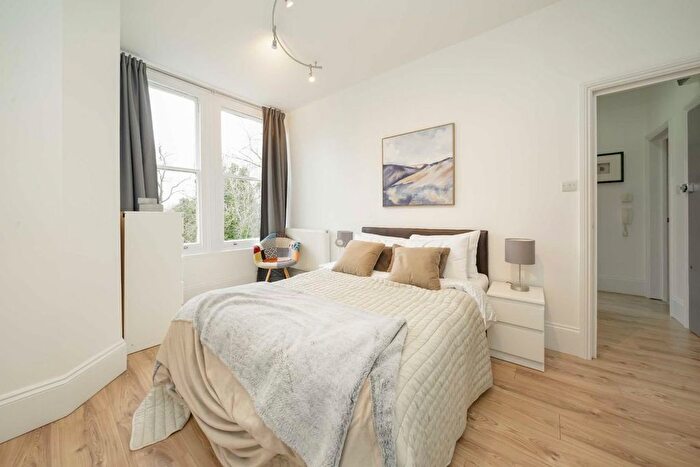 1 Bedroom Flat For Sale In Christchurch Avenue, Mapesbury, London, NW6