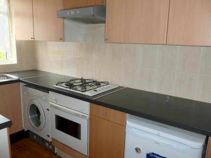 2 Bedroom Flat To Rent In Stratford Road, Hayes, Middlesex UB4