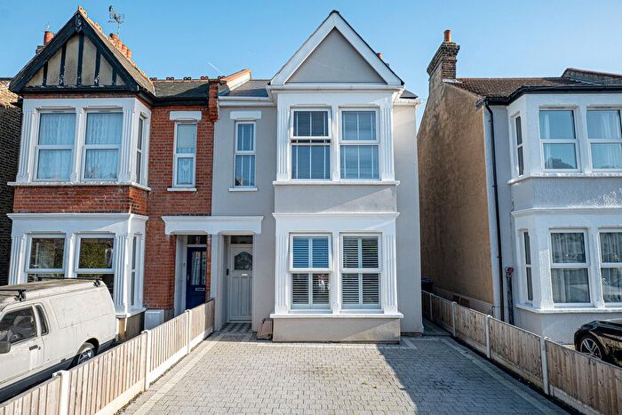 3 Bedroom Semi Detached House For Sale In Ilfracombe Road, Southend-On-Sea, SS2
