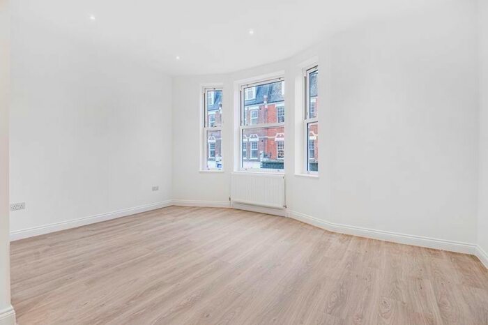 2 Bedroom Flat To Rent In High Street, High Barnet, EN5