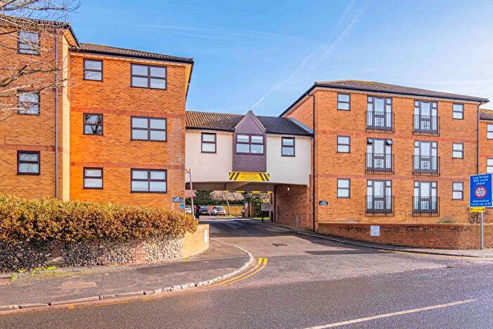 2 Bedroom Flat To Rent In Station Road, Kings Langley, WD4