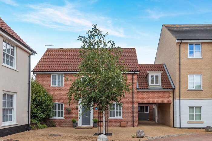 4 Bedroom Link Detached House For Sale In Griffiths Close, Ipswich, IP4