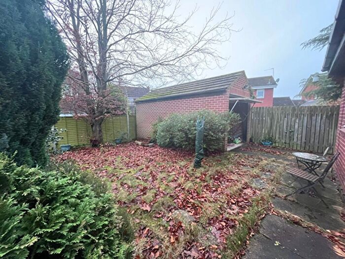 2 Bedroom Bungalow For Sale In Swallow Drive, ., Leeds, West Yorkshire, LS17