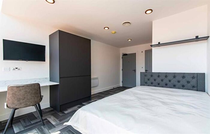 6 Bedroom Flat To Rent In High Road, Beeston, NG9