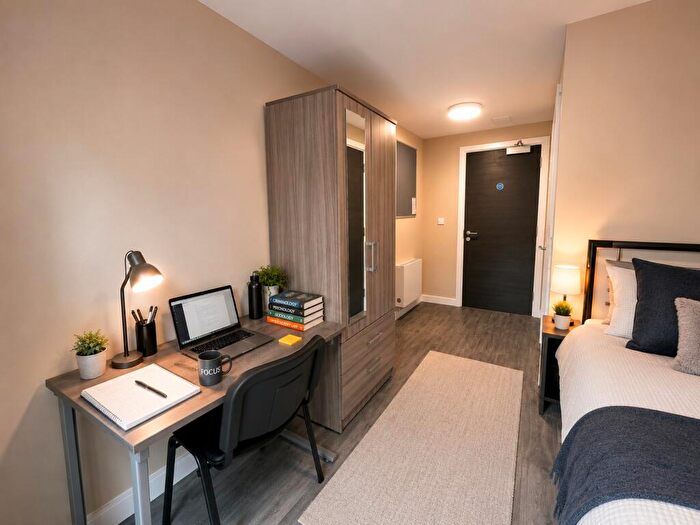 6 Bedroom Flat To Rent In Hepburn Court, Hepburn Road, Bristol, BS2