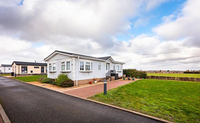 2 Bedroom Park Home For Sale In New Road, Clifton, Shefford, SG17