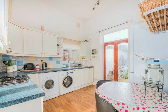 2 Bedroom Apartment To Rent In Cumnor Road, Sutton, Surrey, SM2