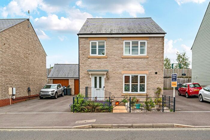 4 Bedroom Detached House For Sale In Cowleaze, Purton, SN5