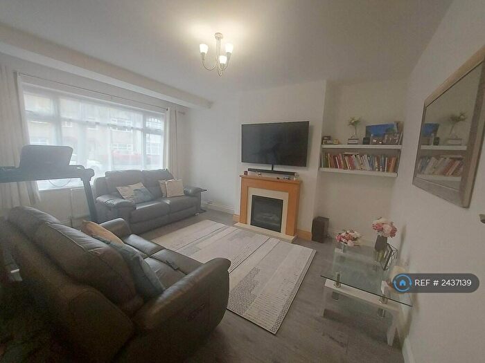 3 Bedroom Terraced House To Rent In Lodge Avenue, Croydon, CR0