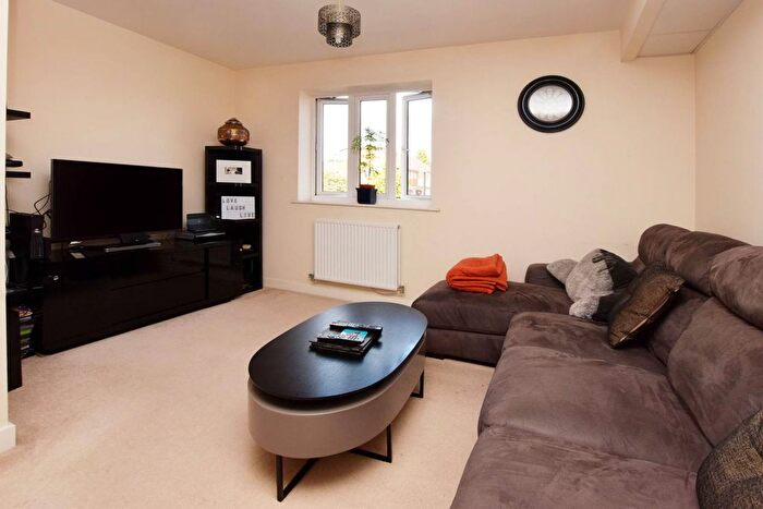 2 Bedroom Flat To Rent In Hales Court, Watford, WD25