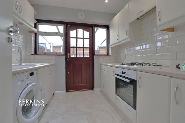 3 Bedroom Bungalow To Rent In Uxbridge, UB8