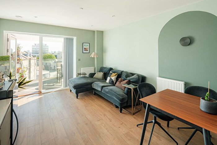 2 Bedroom Flat For Sale In Camberwell Road, London, SE5