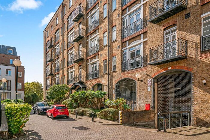 2 Bedroom Flat For Sale In Devonhurst Place, London, W4