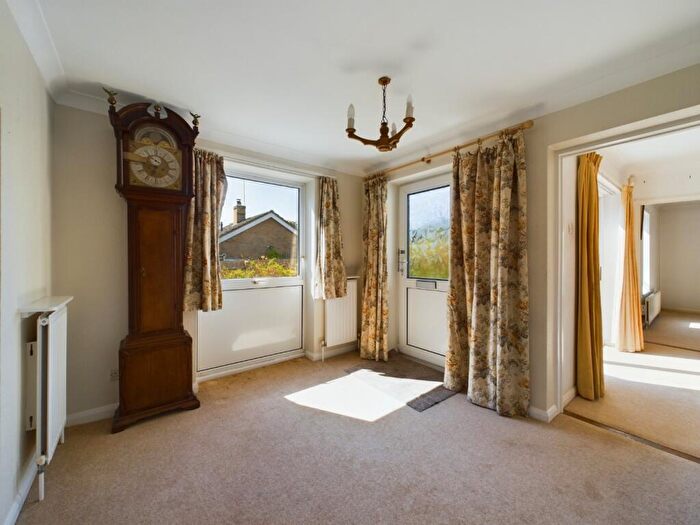 4 Bedroom Detached Bungalow For Sale In Spring Lane, Flore, Northampton, NN7