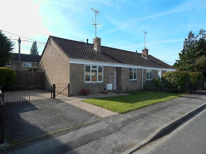 2 Bedroom Bungalow To Rent In Andrew Close, Durrington, Salisbury, SP4