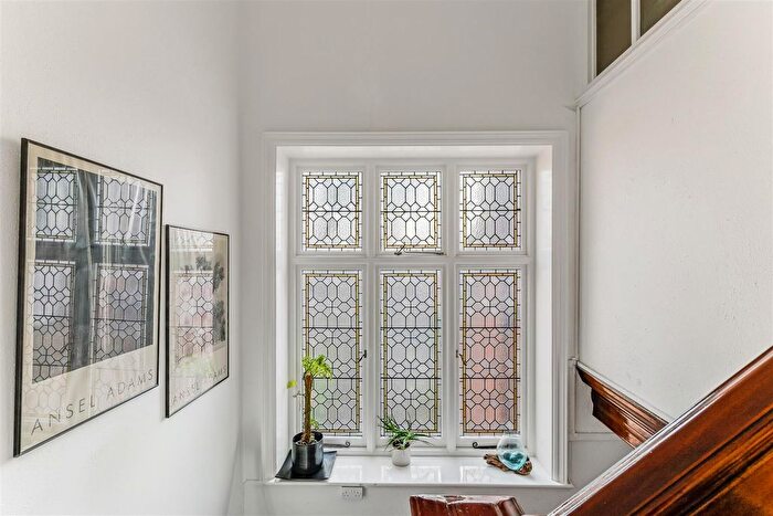 3 Bedroom Flat For Sale In Lyndhurst Road, Hampstead, London, NW3