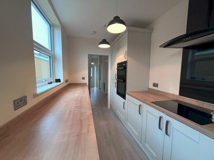 3 Bedroom Semi-Detached House To Rent In Pembroke Road, Kingswood, Bristol, BS15