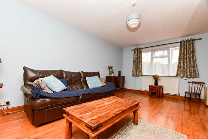 3 Bedroom Semi Detached House For Sale In Crescent Way, Horley, Surrey, RH6