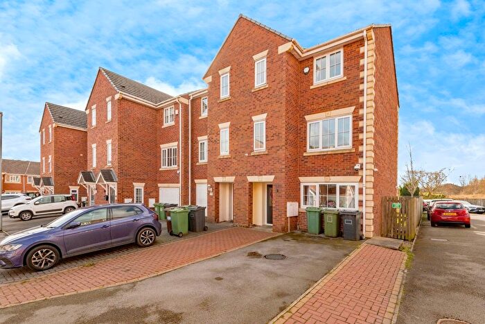 4 Bedroom Town House For Sale In Kiln Avenue, Mirfield, WF14