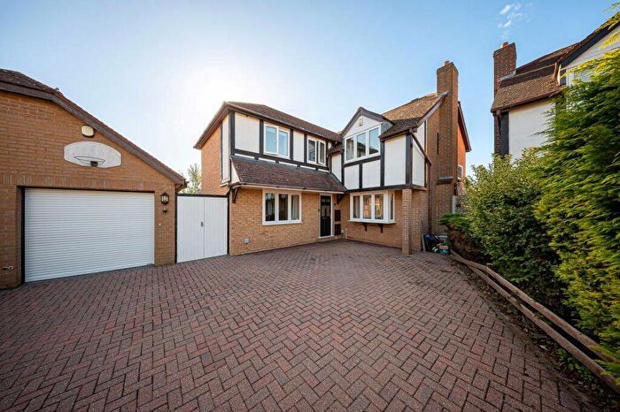 5 Bedroom Detached House For Sale In Brindle Gate, Sidcup, DA15