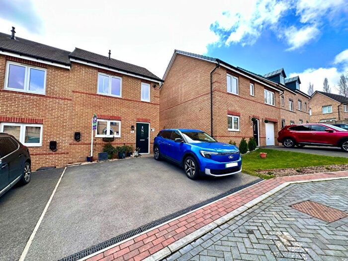2 Bedroom Semi Detached House For Sale In Sandpiper Court, Huddersfield, HD4