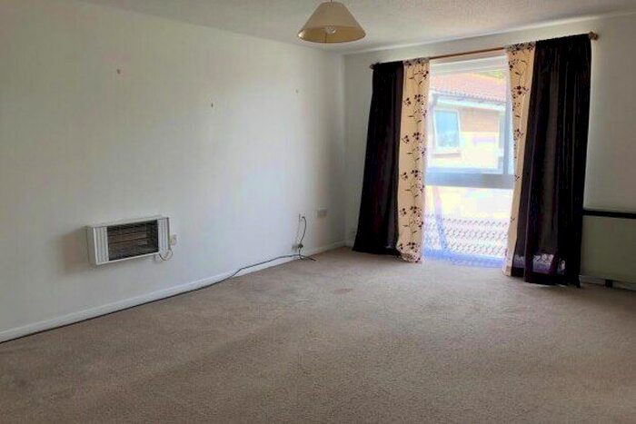 2 Bedroom Flat To Rent In Trotwood, Chigwell, IG7