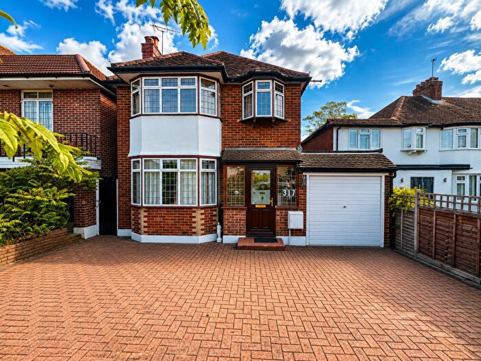 4 Bedroom Detached House For Sale In Field End Road, Ruislip, HA4