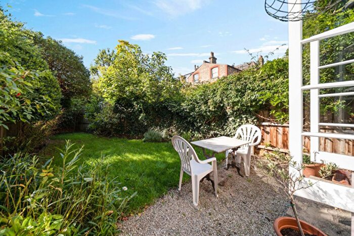 2 Bedroom Flat For Sale In Northolme Road, London, N5