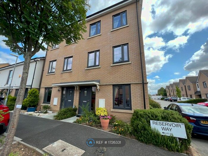 4 Bedroom Semi-Detached House To Rent In Reservoir Way, Ilford, IG6