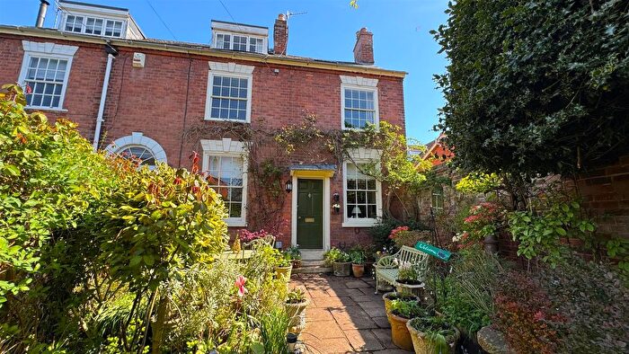4 Bedroom Semi Detached House For Sale In Fort Royal Hill, Worcester, WR5