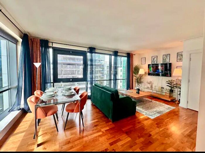 1 Bedroom Flat To Rent In Discovery Dock Apartments East, South Quay Square, E14