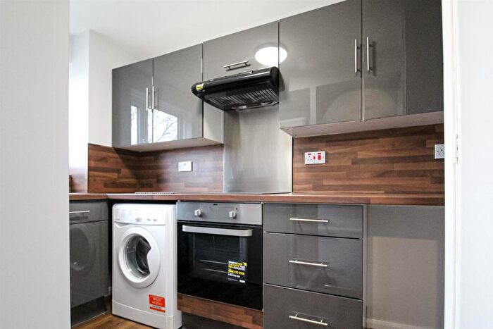 1 Bedroom Flat To Rent In Plowman Close, Edmonton, N18