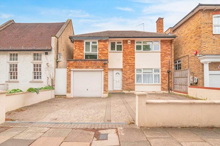 5 Bedroom Detached House To Rent In Essex Park, Finchley, N3