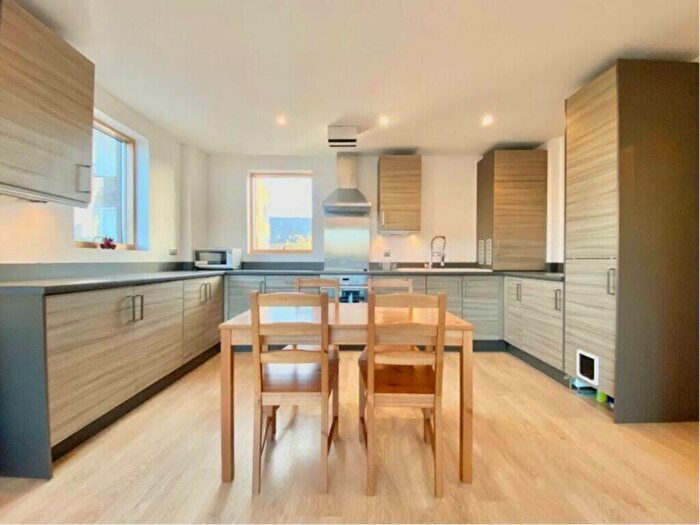 3 Bedroom Flat To Rent In Hitchcock House, Pitfield Street, London, N1