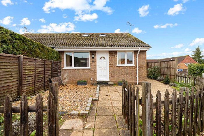 3 Bedroom Semi-Detached Bungalow For Sale In Jacaranda Road, Bordon, GU35