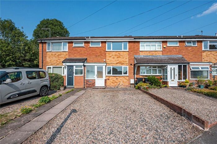3 Bedroom Terraced House For Sale In Willow Close, Bromsgrove, Worcestershire, B61