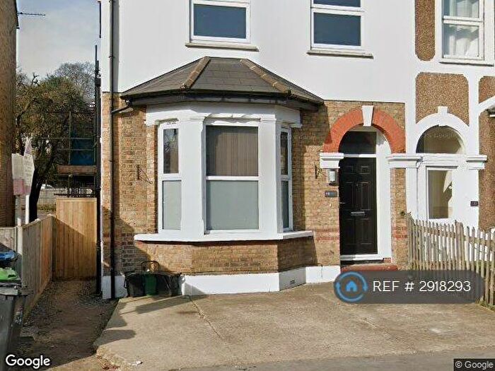 3 Bedroom Flat To Rent In Brighton Road, South Croydon, CR2