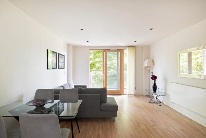 2 Bedroom Apartment To Rent In Cobblestone Square, E1W