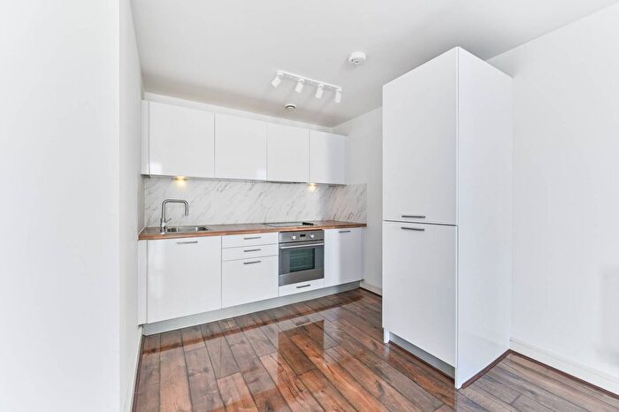 2 Bedroom Flat To Rent In Masons Avenue, Central Croydon, Croydon, CR0