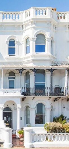 2 Bedroom Flat For Sale In Marine Parade, Worthing, BN11