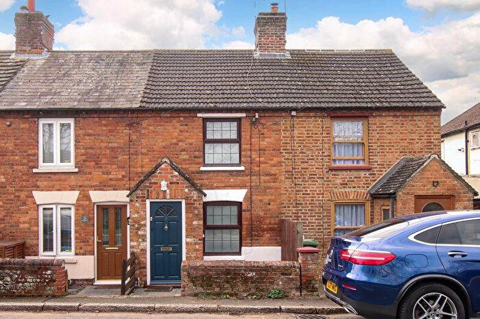 2 Bedroom Cottage For Sale In Buckland Wharf, HP22